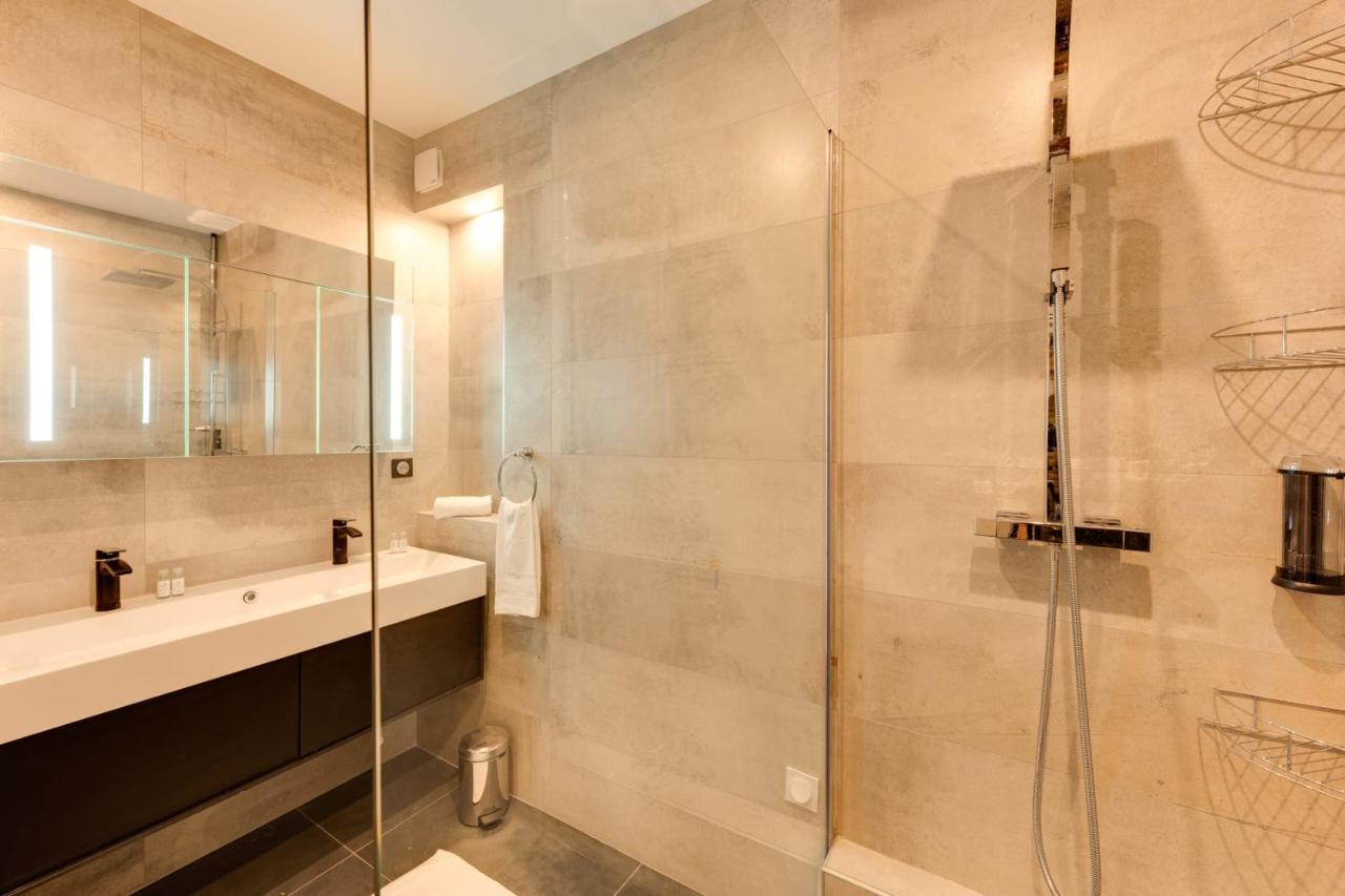 Swan Lake - Design Apartment Facing Lake آنسي المظهر الخارجي الصورة