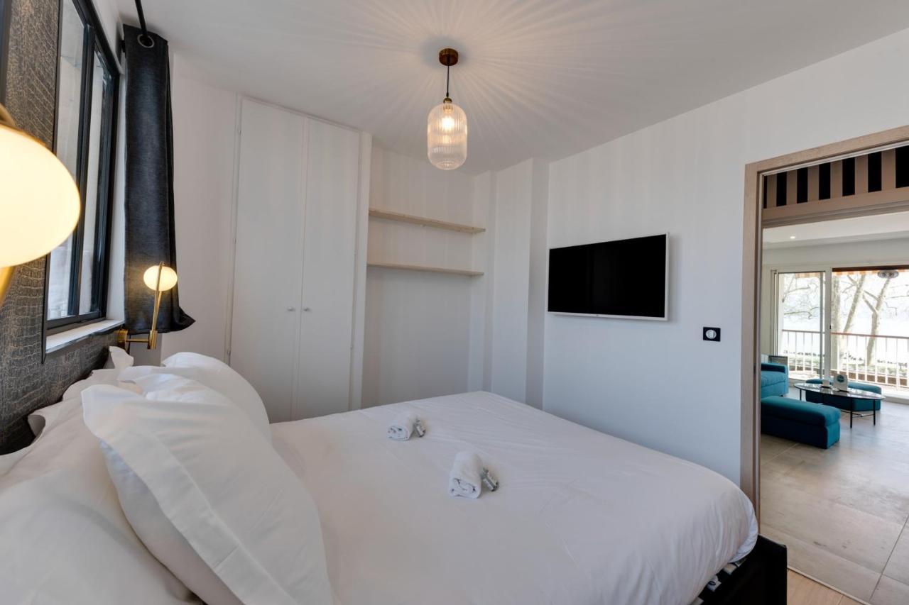 Swan Lake - Design Apartment Facing Lake آنسي المظهر الخارجي الصورة